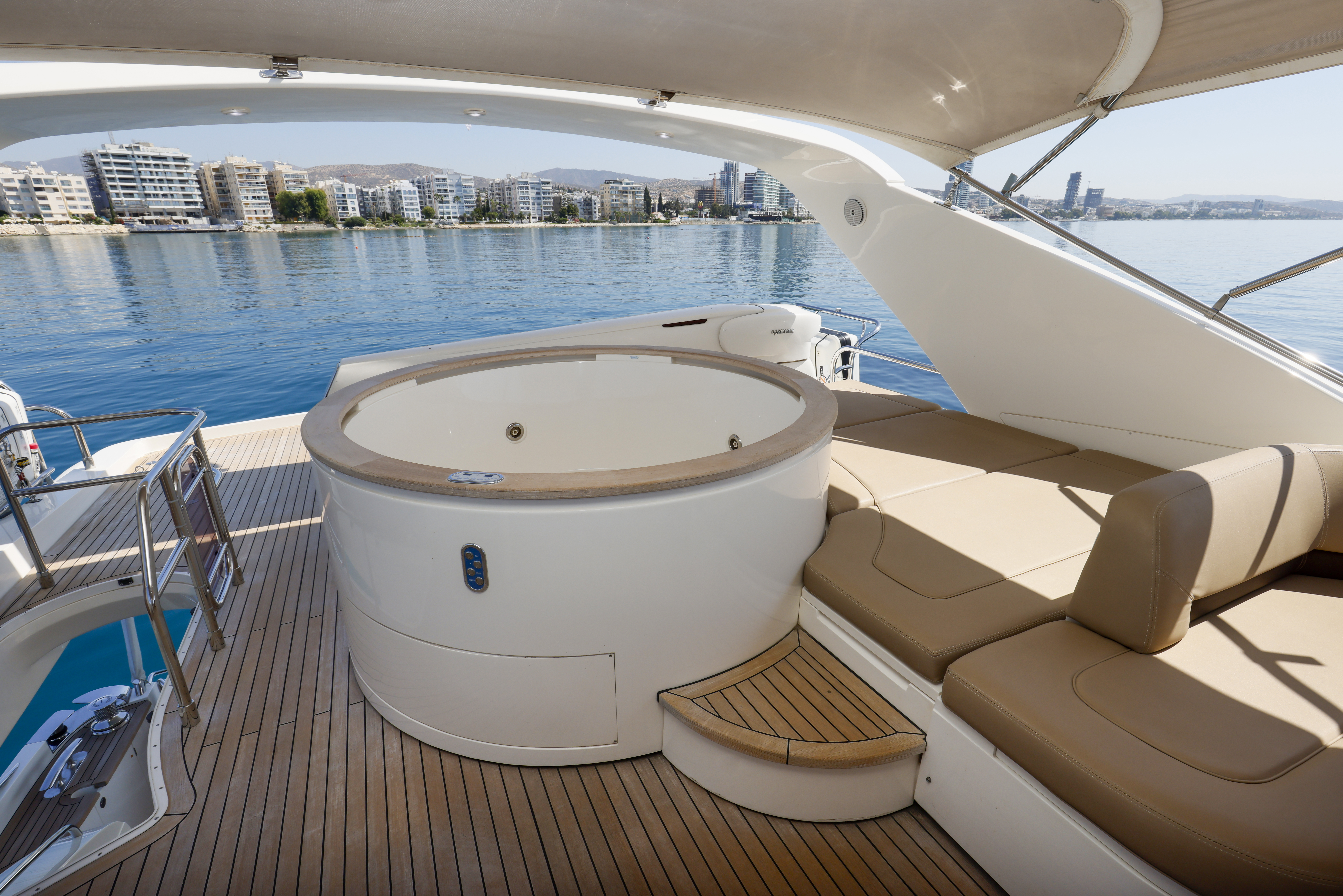 Angelina Flybridge (15)